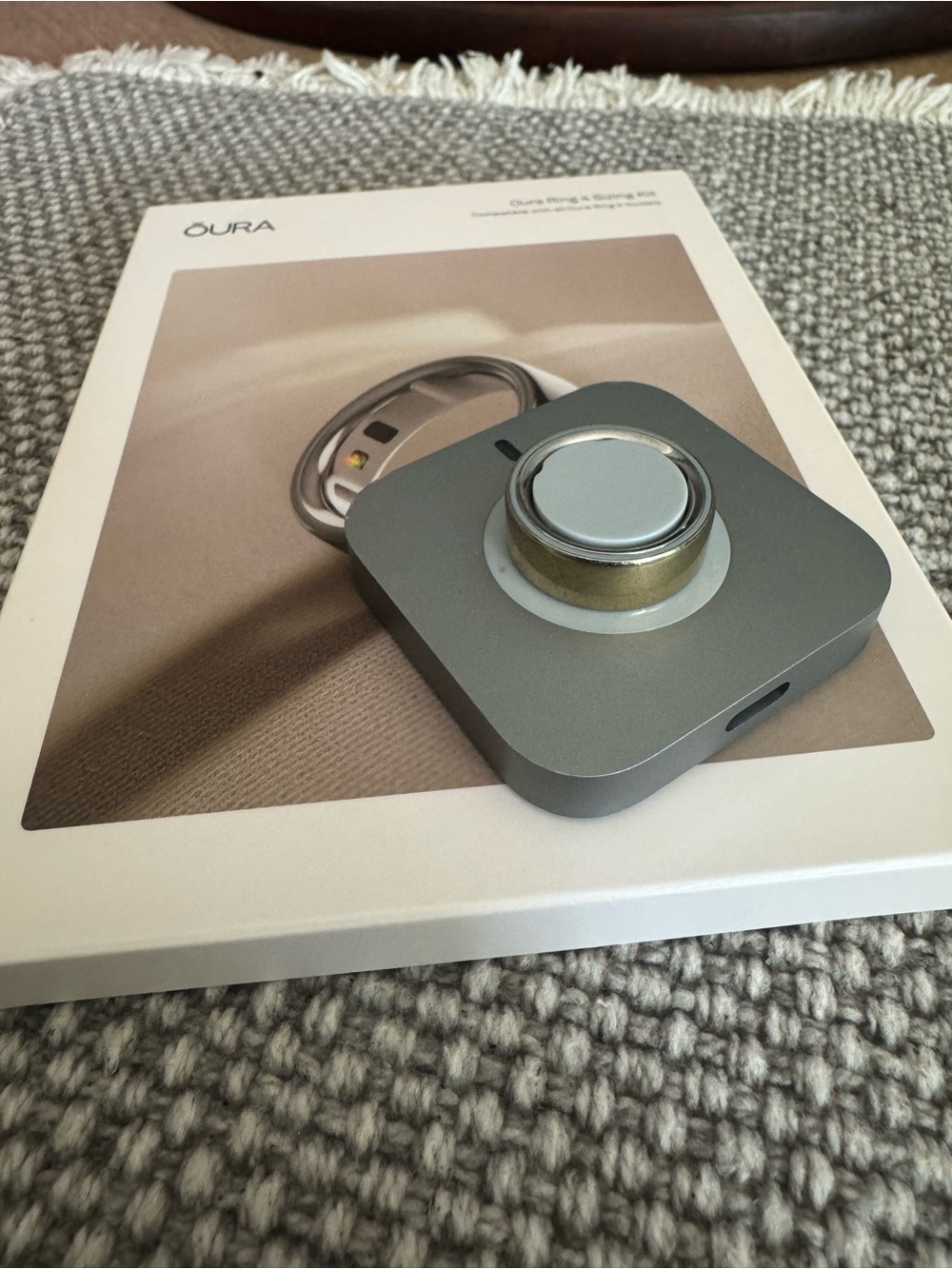 Oura 4 Gold size 7 w Charging Dock